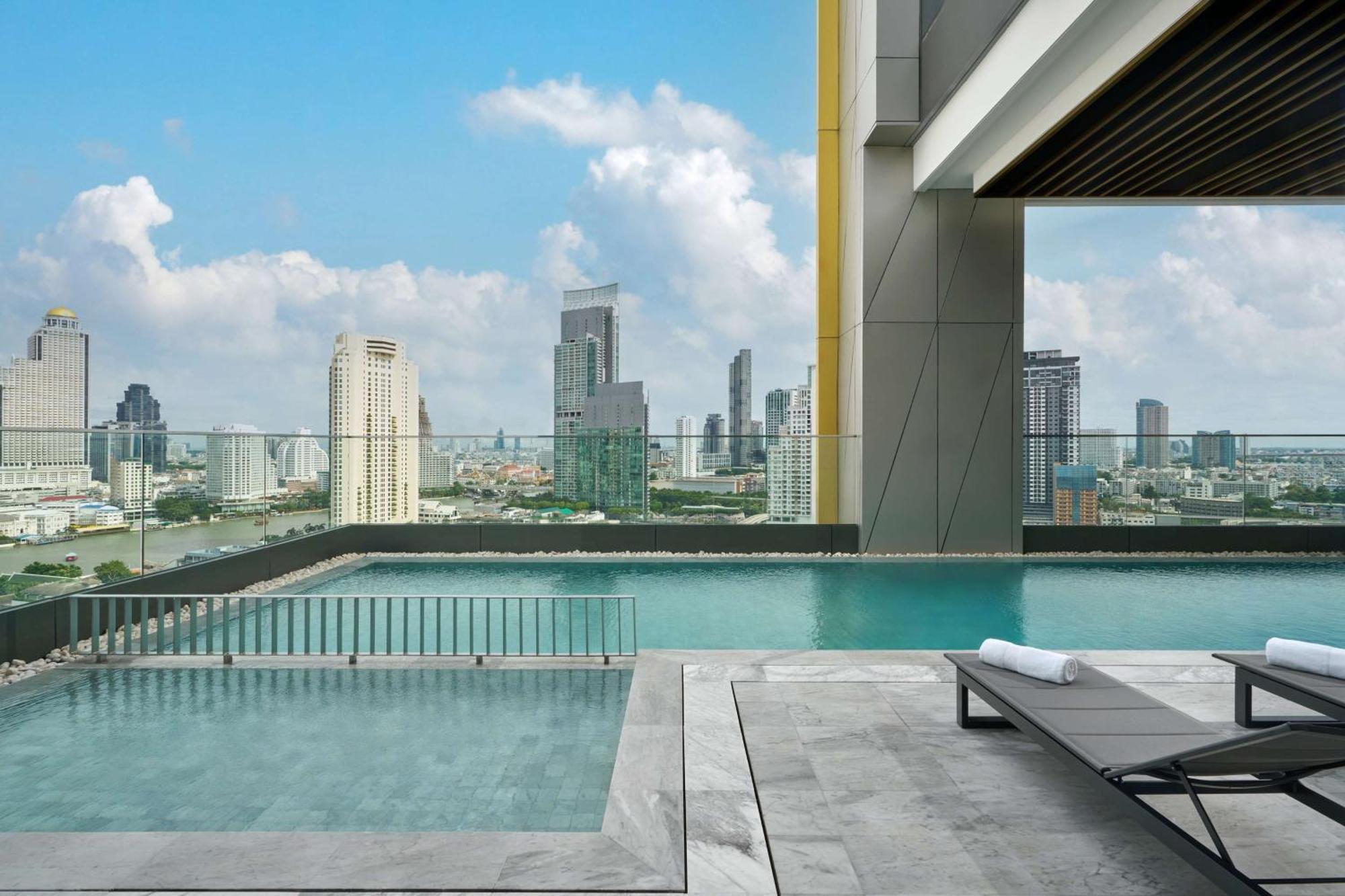 Hilton Garden Inn Bangkok Riverside Buitenkant foto