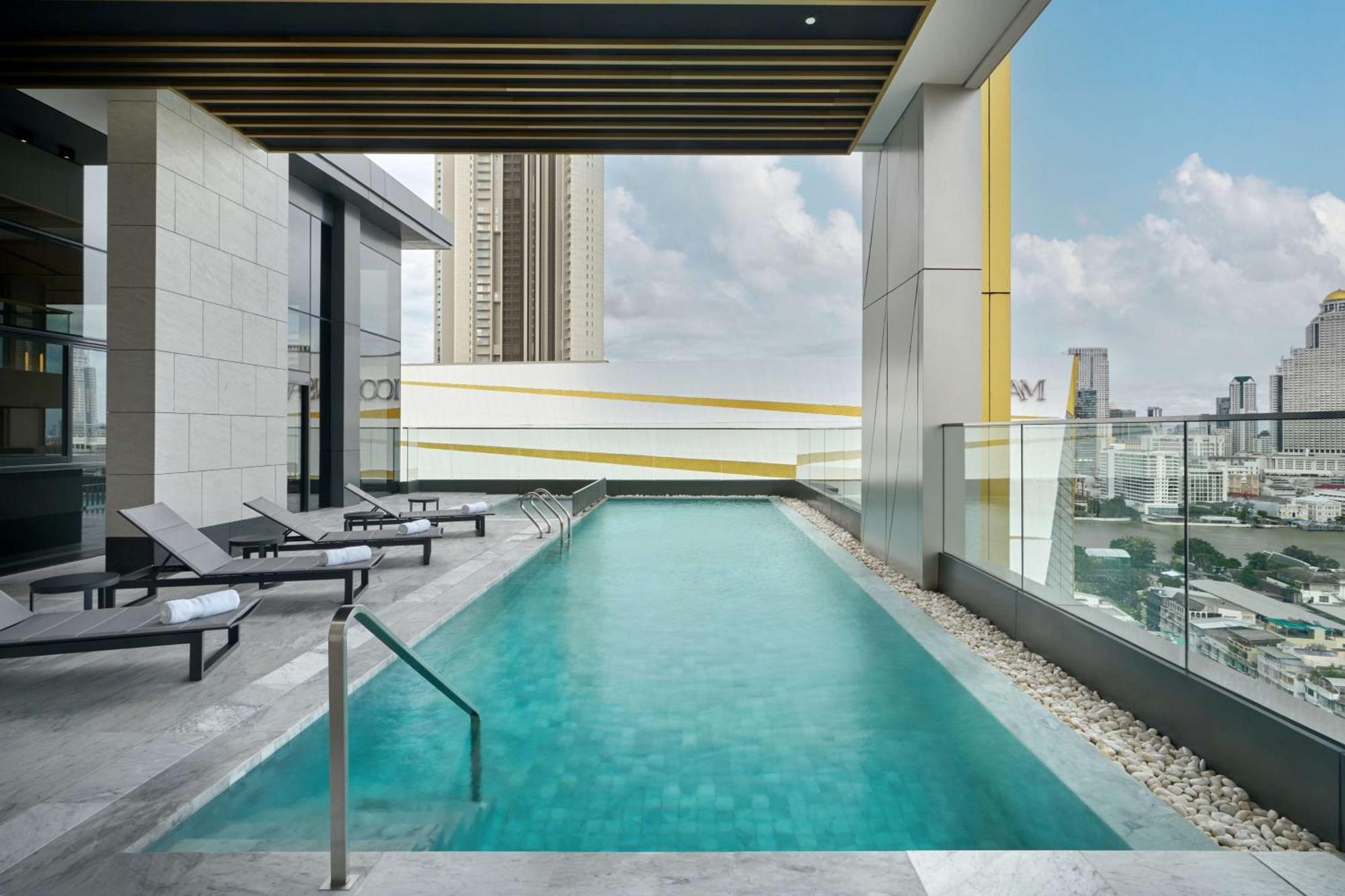 Hilton Garden Inn Bangkok Riverside Buitenkant foto