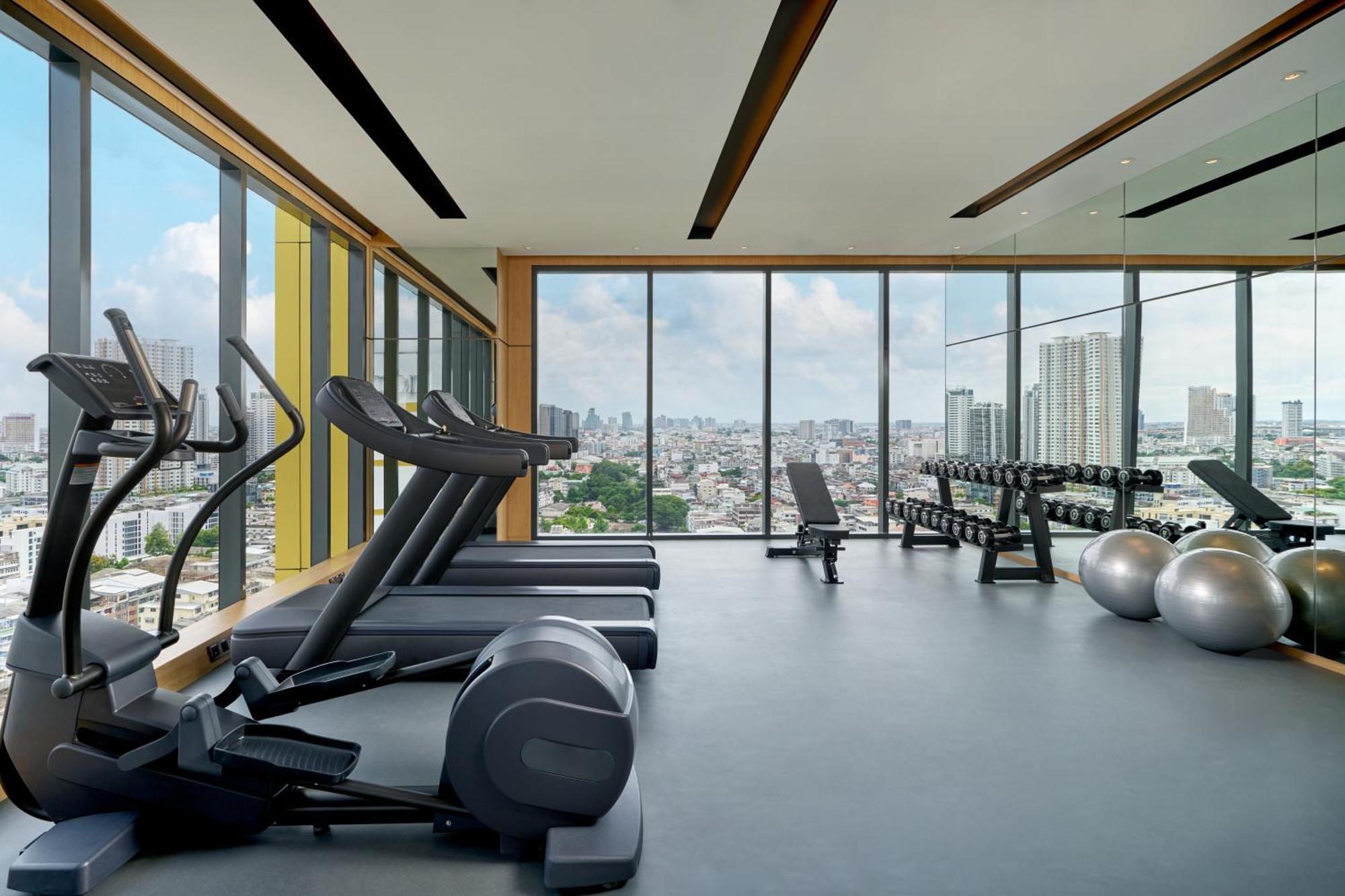 Hilton Garden Inn Bangkok Riverside Buitenkant foto