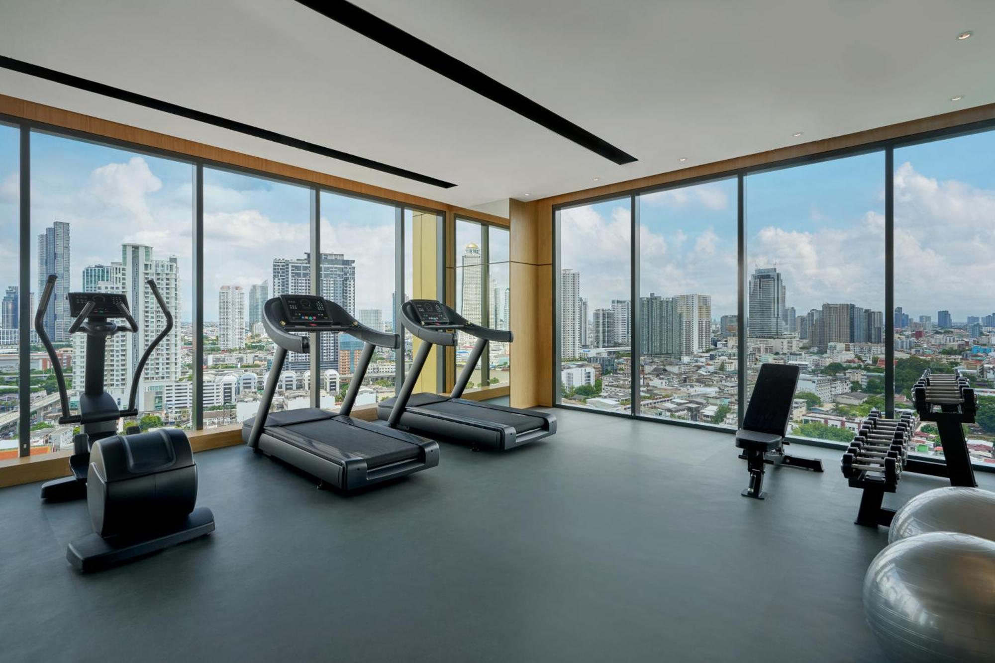 Hilton Garden Inn Bangkok Riverside Buitenkant foto